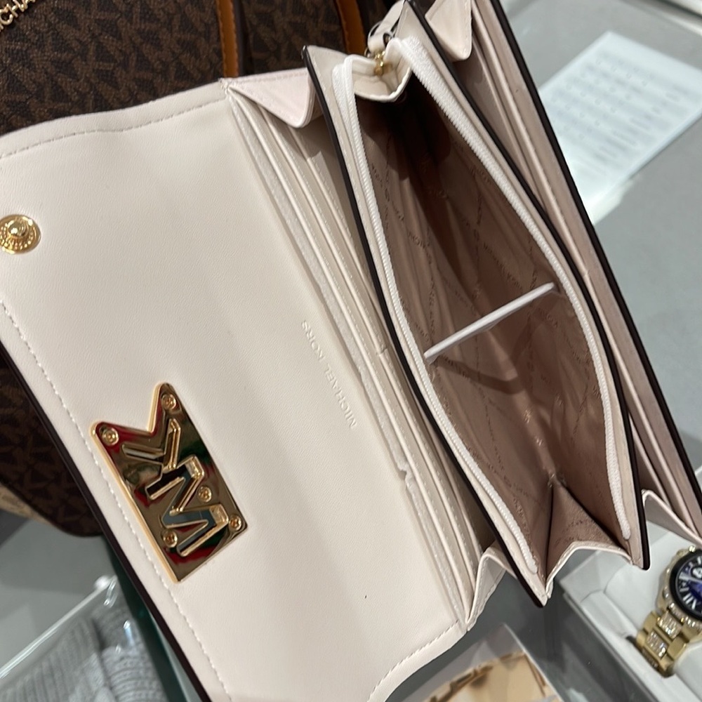 Michael Kors Mimi Large Saffiano Leather Bi-Fold Continental Wallet
Optic White - Picture 9 of 16